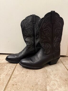 Ariat Black Leather Western Cowboy Boots with Floral Stitching